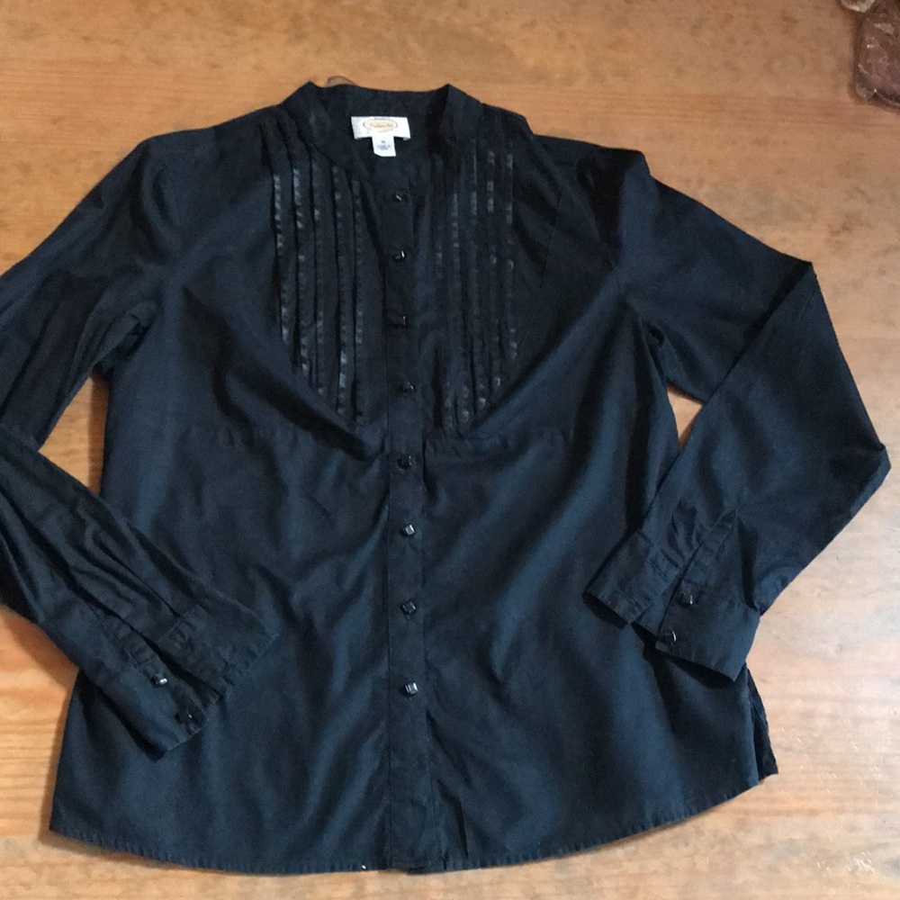 Talbots black long sleeve Medium 100% cotton blouse, w front pleats. Like New!!
